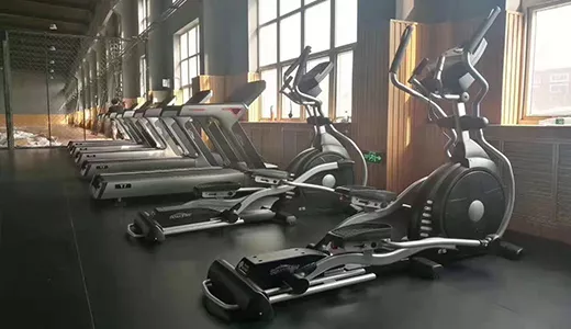 学校健身房